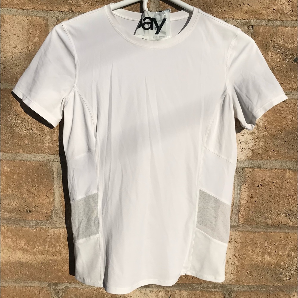 Lululemon Athletica Cross Court Play Top Mesh Women’s Size 6 Short Sleeve